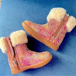 Toddler UGGS - like new!